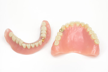 alte Prothesen mit Goldzahn