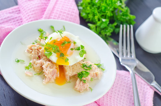 salad with tuna and boiled egg
