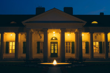 Fototapeta premium castle front at night