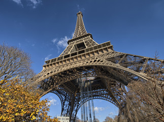 Paris, La Tour Eiffel. Beautiful winter sky on a sunny morning