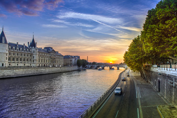 Sunset landscape in Paris - obrazy, fototapety, plakaty