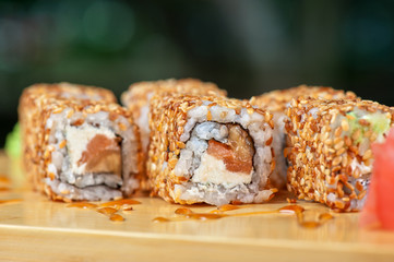 sesame sushi rolls