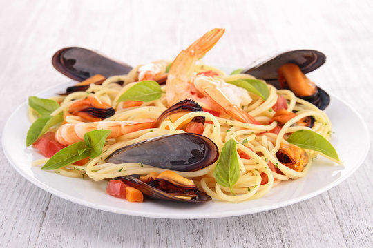 spaghetti with mussel and shrimp