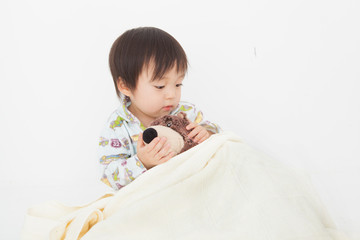 ぬいぐるみと男の子