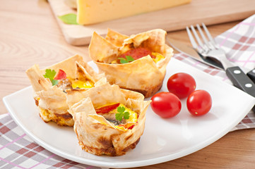 omelet in pita bread with tomato, bacon and mushrooms