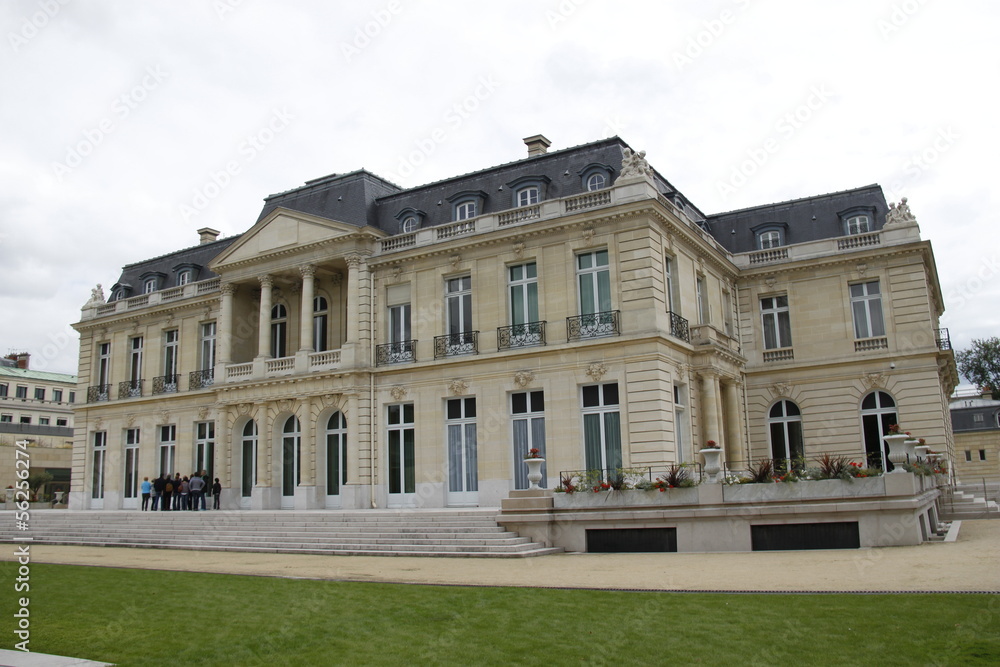 Wall mural Château de La Muette siège de l'OCDE à Paris