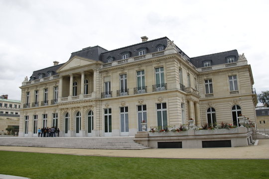 Ch&acirc;teau de La Muette si&egrave;ge de l'OCDE &agrave; Paris