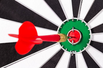 Red Arrow in the Middle of Dart Board