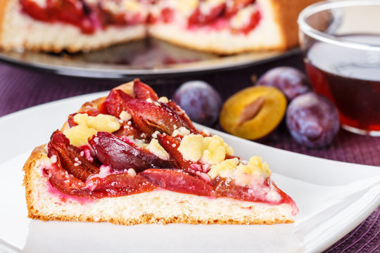 Zwetschgendatschi - plum cake