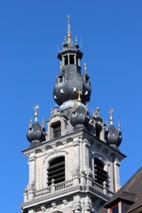 Fototapeta na wymiar Początek dzwonnicy Mons (Belgia)
