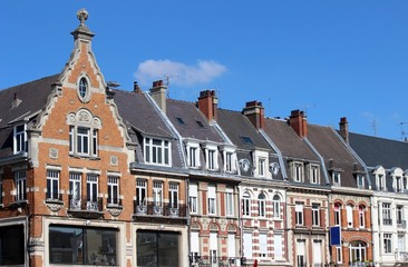 Habitat ancien de style flamand à Cambrai - obrazy, fototapety, plakaty