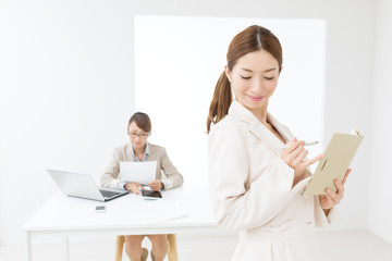 Beautiful asian businesswomen in the office