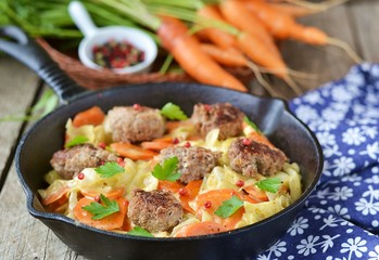 braised vegetables with meat balls.