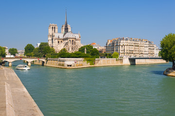 Fototapeta na wymiar View on Notre Dame de Paris