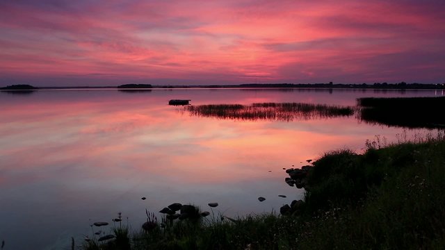 Sunset over the reservoir in Vyshny Volochyok, Vyshnevolotsk dis