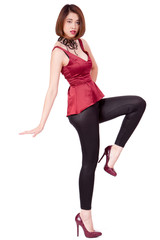 junge asiatische attraktive frau mit roten lippen isoliert