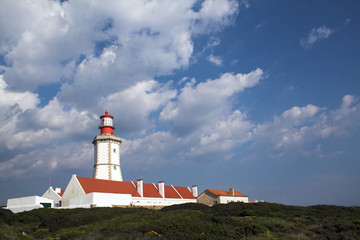 Fototapeta na wymiar Espichel Cape latarnia morska w Sesimbra.