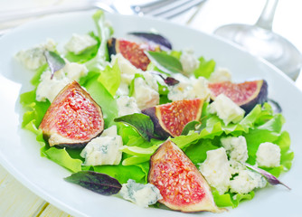 salad with cheese and figs