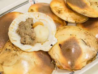 Scallop grilled with pork