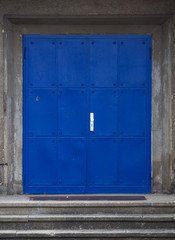 Obraz na płótnie Canvas metal blue door