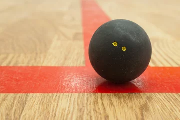Foto auf Acrylglas Ballsport Double yellow dot squash ball on t-line.