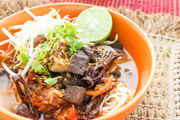 rice noodles with spicy pork sauce
