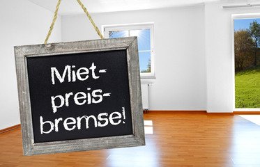 Kreidetafel mit Mietpreisbremse