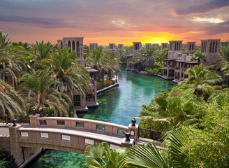 Fototapeta premium Dubaj o zachodzie słońca
