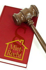 Gesetzbuch mit Hammer und Mietrecht