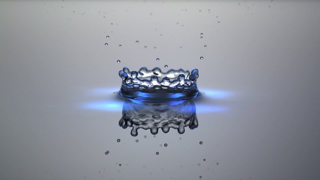 Wassertropfen f&auml;llt in Wasser