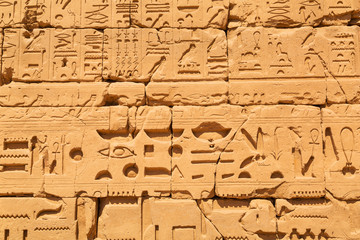 Obraz premium Hieroglyphic of pharaoh civilization in Karnak temple, Egypt