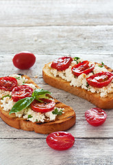 Toasts  with grilled tomatoes and ricotta