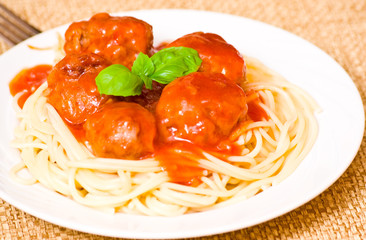 pasta with meatballs and tomato sauce