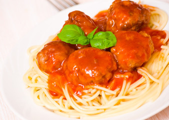 pasta with meatballs and tomato sauce