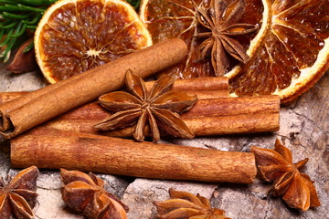 Weihnachtsgewürze, Orangenscheiben, Zimt, Anis