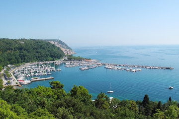 Fototapeta na wymiar Bay z turystycznego ośrodka w Zatoce Triestu, Włochy, Eu.