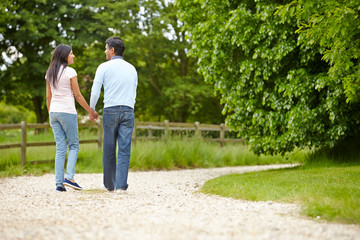 Obraz premium Indian Couple Walking In Countryside