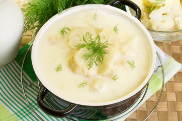 Milk soup with cauliflower