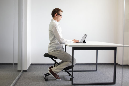 correct sitting position at desk wh tablet on kneeling chair