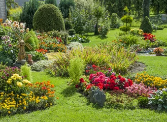 Selbstklebende Fototapete Garten Gepflegter Blumengarten