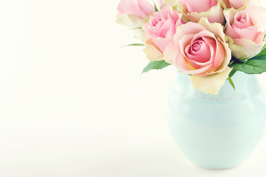 Fototapeta Pink roses in a light blue vase