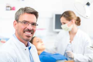 Obraz premium experienced Dentist in his surgery