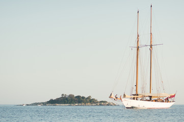 Fototapeta premium old sailing ship and island