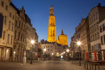 Photo sur Plexiglas Anvers Anvers - cathédrale Notre-Dame et rue Suikerrui