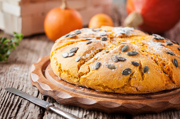 ein laib kürbiskernbrot
