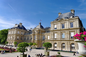 Fototapeta na wymiar Le Sénat. Jardins du Luxembourg. Paris. France.