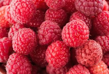 Sweet red raspberries close up © Alex Shadrin