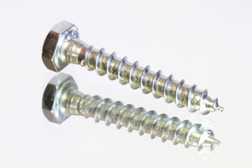 Gespiegelte Sechskantschraube