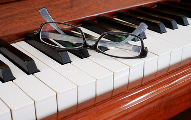 Piano and glasses