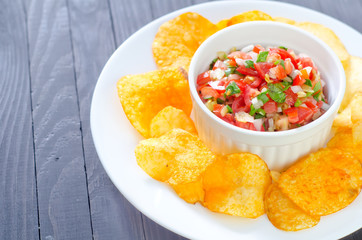 nachos with salsa
